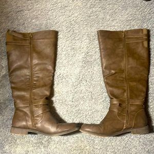 Women’s knee-high brown boots, size 12